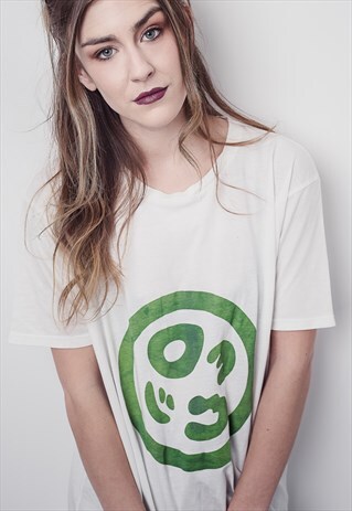 ORGANIC T-SHIRT IN NATURAL WHITE JUMBO CREST GREEN HANDPRINT