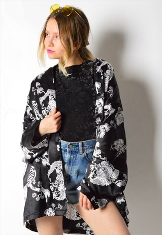 VINTAGE 90S BLACK AND WHITE DRAGON SILKY SLEEP SHIRT KIMONO