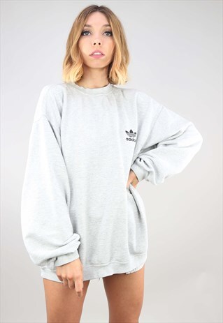 VINTAGE OVERSIZED GREY ADIDAS TREFOIL SWEATSHIRT