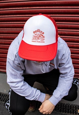 TRUCKER CAP IN RED AND WHITE WITH PIZZA GRAPHIC