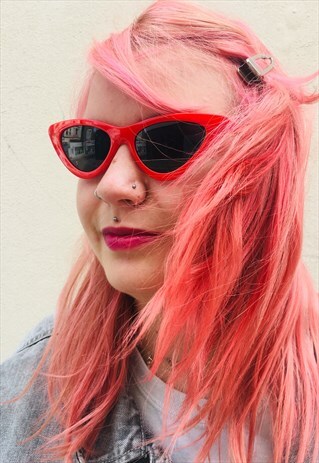 VINTAGE RED CAT EYE SUNGLASSES