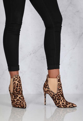 BALL STUDS DETAIL ANKLEBOOT IN LEOPARD