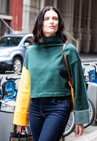 MYRA - CONTRAST SLEEVE CROP TOP