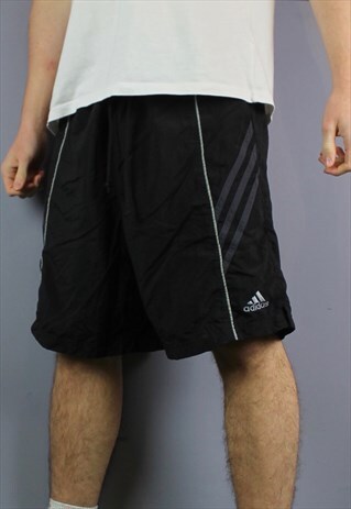 VINTAGE ADIDAS SHORTS IN BLACK WITH POCKETS, DRAWSTRINGS AND