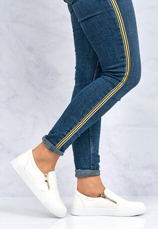 ZIP DETAIL SKATER SHOE IN WHITE