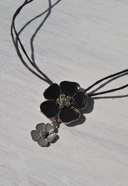 Deadstock 90s enamel flowers pendant cord necklace.