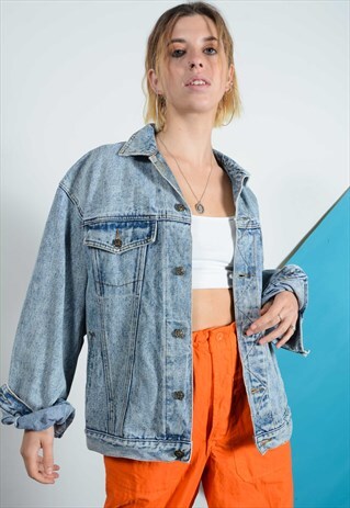 VINTAGE WASHED DENIM JACKET IN BLUE.