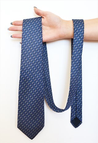 VINTAGE GUCCI CHAIN PRINT LUXURY SILK TIE