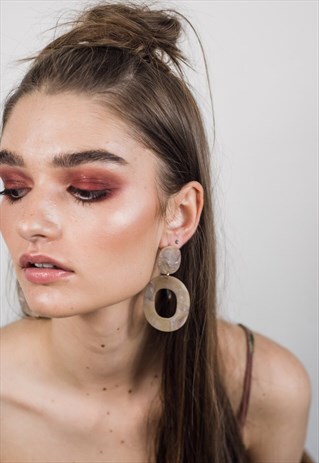 MARBLE STATEMENT EARRINGS BEIGE
