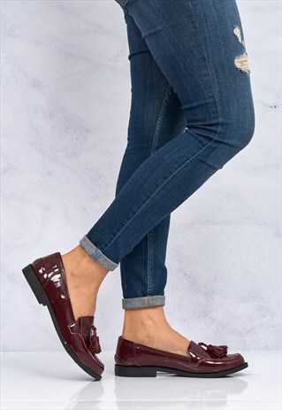 SLIP ON FRILL & TASSLED LOAFER IN BURGUNDY PAT