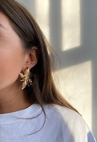 STATEMENT CHUNKY FLORAL GOLD EARRINGS