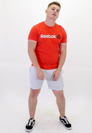 VINTAGE REEBOK T-SHIRT