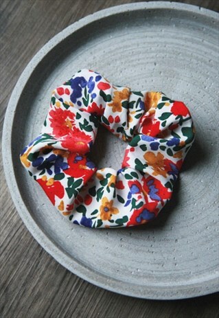 FLORAL HAIR SCRUNCHIE