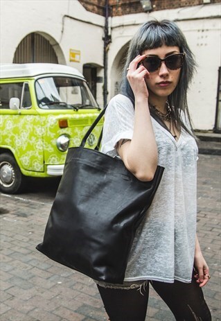 THE URBAN BLACK LEATHER TOTE