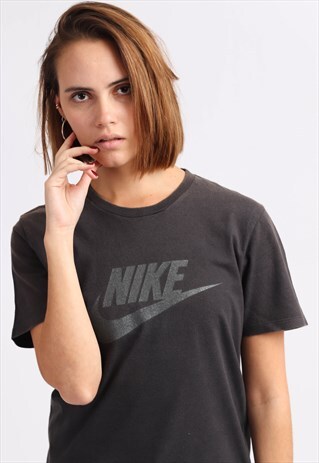 VINTAGE NIKE T-SHIRT