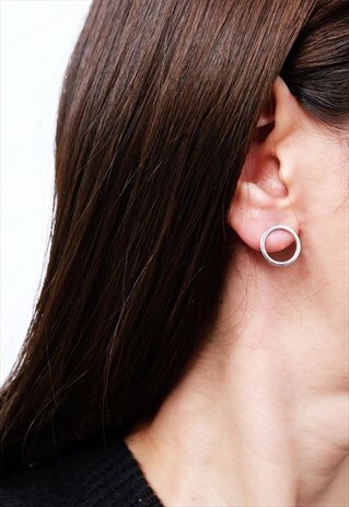CIRCLE STERLING SILVER EARRING