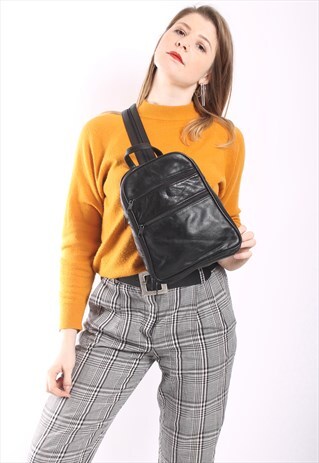 VINTAGE 90S SMALL BACKPACK IN SOFT BLACK LEATHER