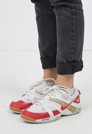 VINTAGE WHITE RED NIKE TRAINERS