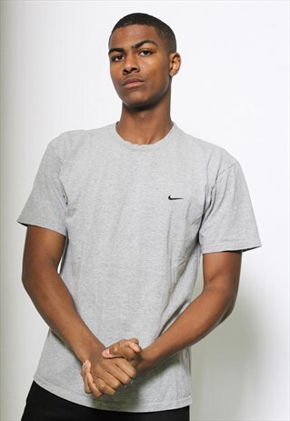 VINTAGE NIKE T-SHIRT