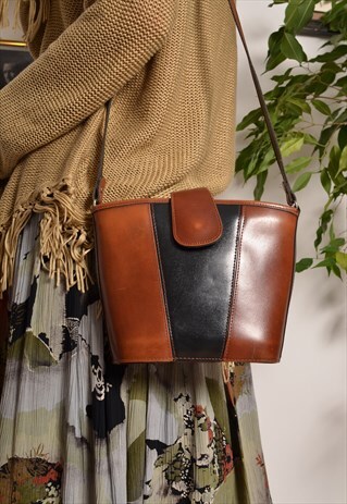VINTAGE 70S CROSS BODY BAG IN BROWN AND BLACK SHINY LEATHER