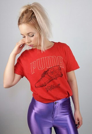 VINTAGE 90'S SOCCER SHOE PRINT PUMA T-SHIRT IN RED