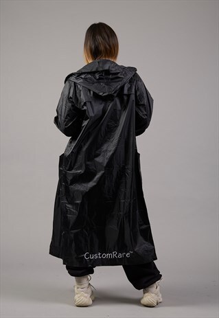 LONGLINE WATERPROOF JACKET IN BLACK
