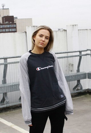 VINTAGE EMBROIDED CHAMPION SWEATSHIRT