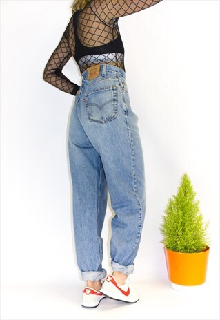 VINTAGE 90'S LEVI'S BLUE HIGH RISE MOM JEANS