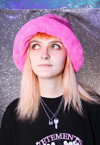 FLUFFY NEON PINK BUCKET HAT