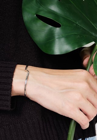 CURVE STERLING SILVER BANGLE