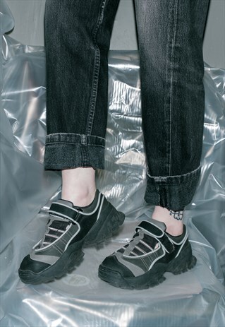 VINTAGE UGLY SNEAKERS / 1990S
