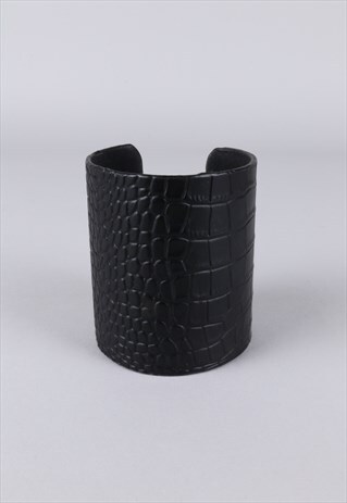 BLACK LEATHER LOOK WIDE CUFF SNAKE SKIN