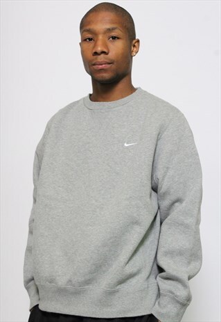 VINTAGE NIKE SWEATSHIRT