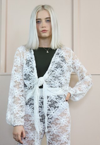 WRAP TOP IN CREAM LACE
