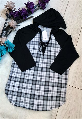BLACK AND WHITE HOODED JERSEY TOP