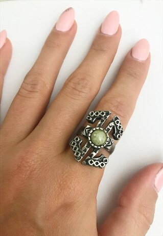1960'S CELTIC GREEN STONE RING