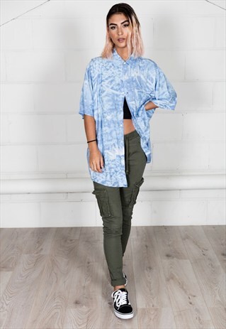 VINTAGE BLUE AND WHITE PRINT SHORT SLEEVE UNISEX SHIRT