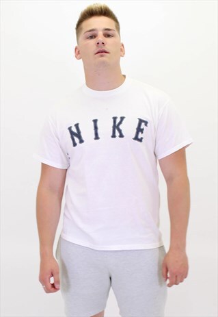 VINTAGE NIKE T-SHIRT
