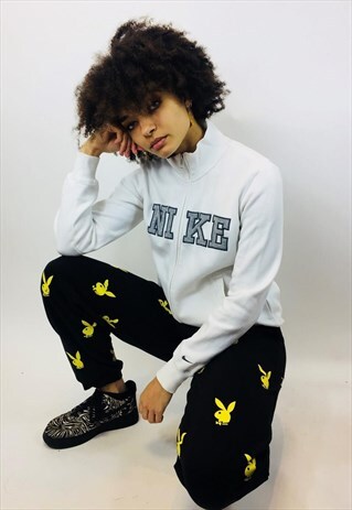 VINTAGE NIKE WHITE ZIP UP SWEATSHIRT