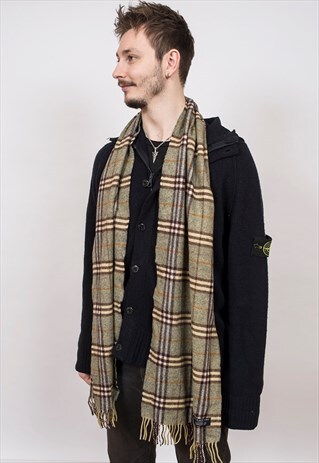 VINTAGE BURBERRY LAMBSWOOL NOVA CHECK SCARF