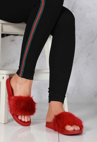 SLIP ON FLUFFY SLIDER IN BURGUNDY
