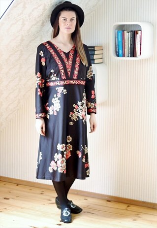 BROWN VINTAGE DRESS WITH PINK FLOWERS