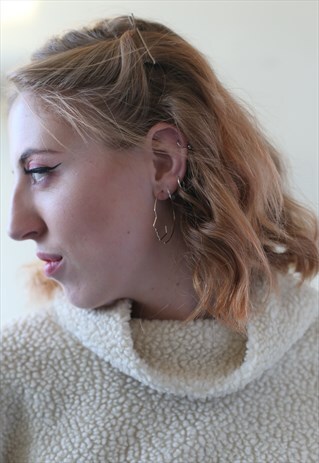 GOLD DELICIATE SILHOUETTE OUTLINE HOOPS