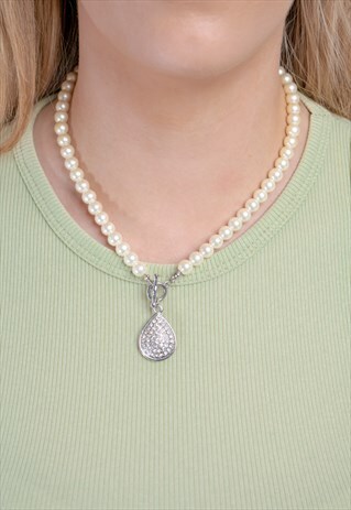 PRELOVED FAUX PEARL DIAMANTE NECKLACE