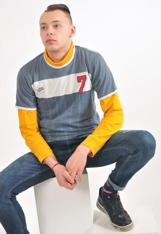 VINTAGE ROUND NECK NIKE T-SHIRT