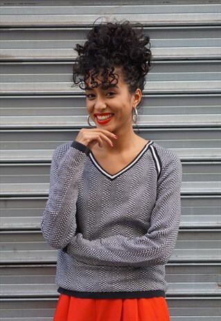 TOMMY HILFIGER BLACK AND WHITE SWEATER