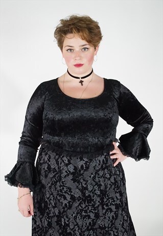 VINTAGE 90S BLACK VELVET WITCH HALLOWEEN TOP