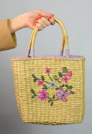 VINTAGE BEIGE & LILAC EMBROIDERED WICKER STRAW BASKET BAG