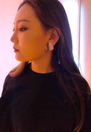 CONTEMPORARY MULTICOLORED LILAC MUSUBI TRIANGLE STUDS