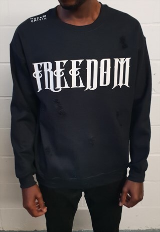 BLACK DISTRESSED SWEATSHIRT WITH FREEDOM PRINT